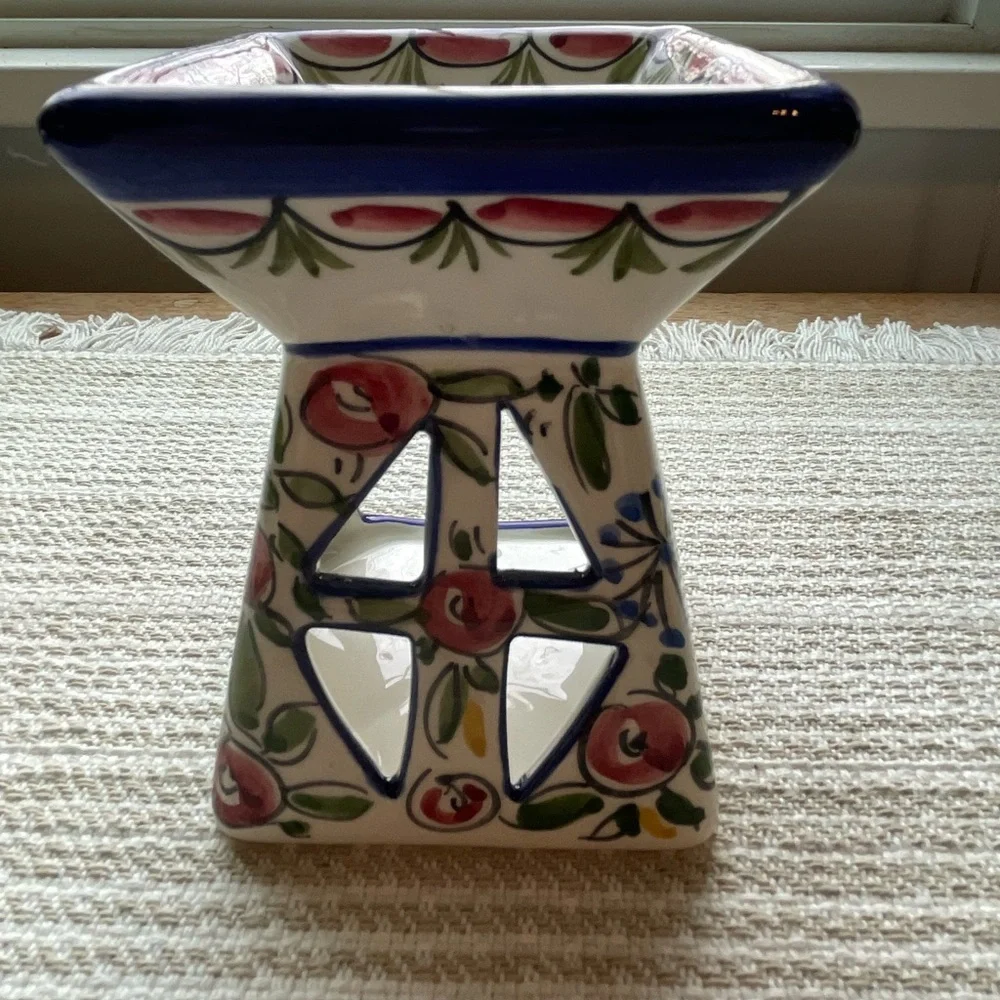 Hand painted in Portugal ceramic fragrance warmer.